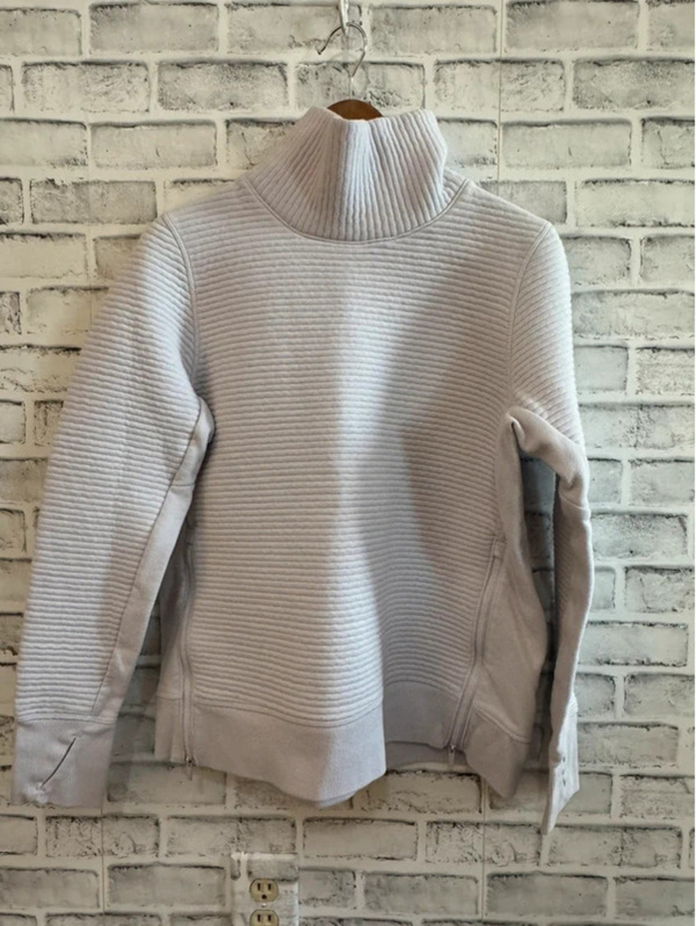 Women’s All in Motion ribbed light purple pullover jacket Medium
